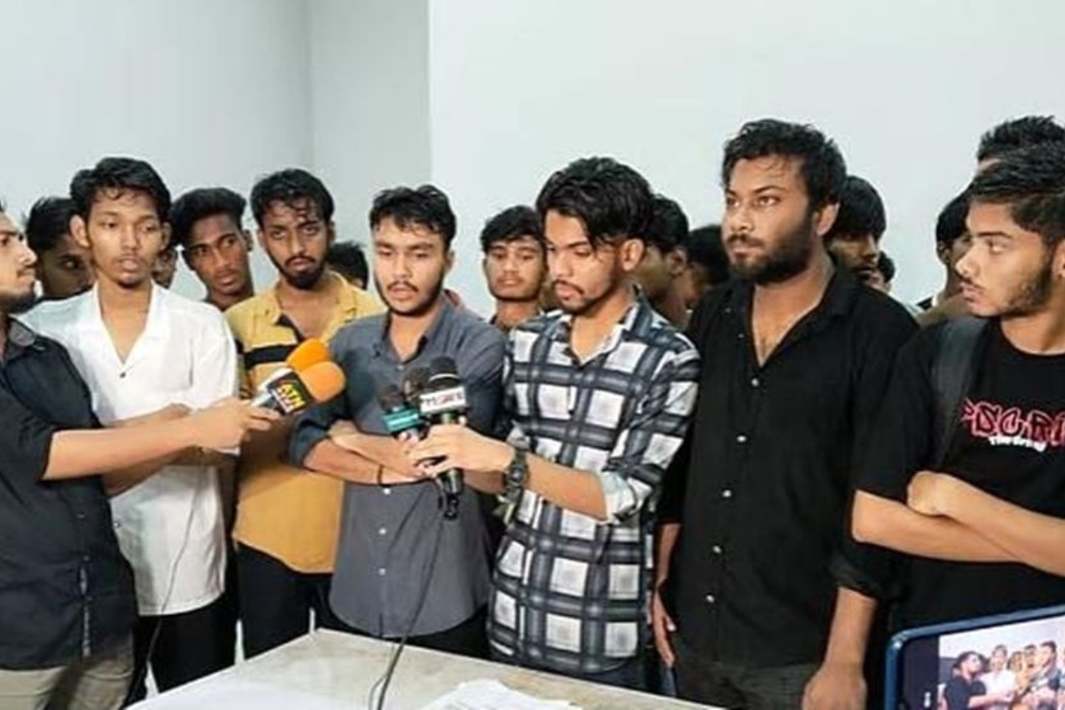 টেন্ডার-চাঁদাবাজির অভিযোগে রংপুরে ছাত্র নেতাদের গণপদত্যাগ