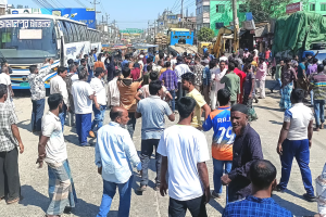 ভোলায় বাস–সিএনজি চালকদের সংঘর্ষে ফের অনির্দিষ্টকালের ধর্মঘট; ভোগান্তিতে যাত্রীরা