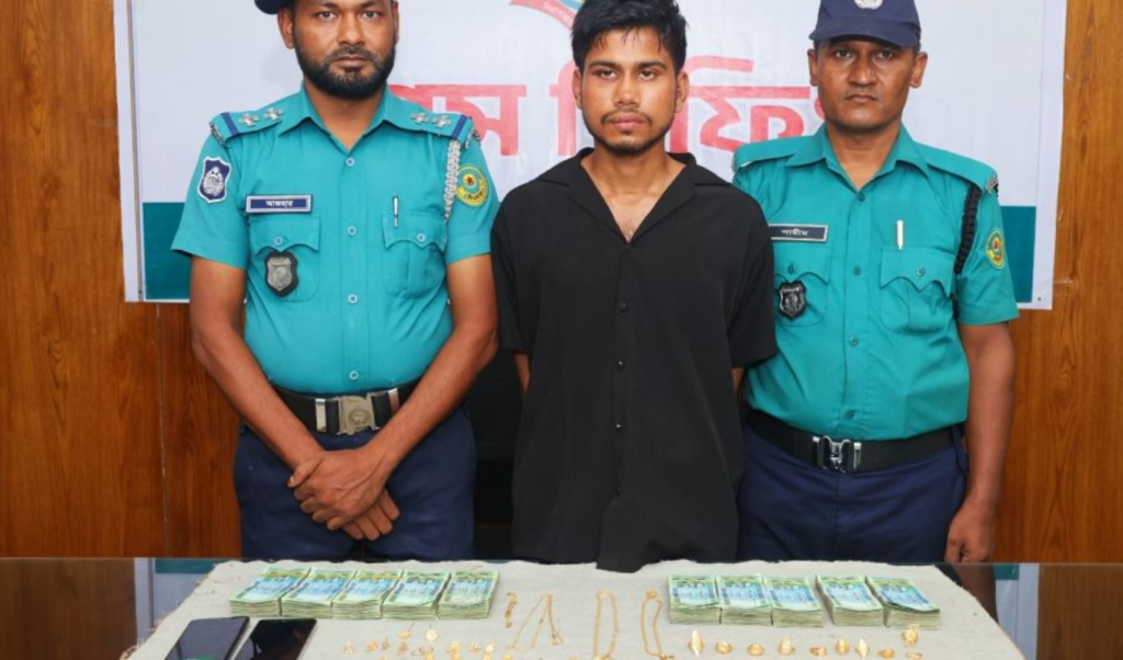 প্রেমের ফাঁদে ফেলে ২১ ভরি সোনা আত্মসাৎ, যুবক গ্রেফতার 3 Untitled design 75 1748021695 প্রেমের ফাঁদে ফেলে ২১ ভরি সোনা আত্মসাৎ, যুবক গ্রেফতার