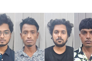 প্রতারক চক্রের ফাঁদে ৩১টি জামদানি শাড়ি ছিনতাই, গ্রেপ্তার ৪