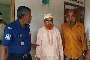 বাউফলে ‘ডেভিল হান্ট’ অভিযানে স্কুল শিক্ষক গ্রেফতারের অভিযোগ