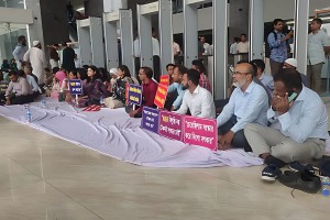 সকাল থেকে অচল জাতীয় রাজস্ব বোর্ড, চলছে কর্মবিরতি