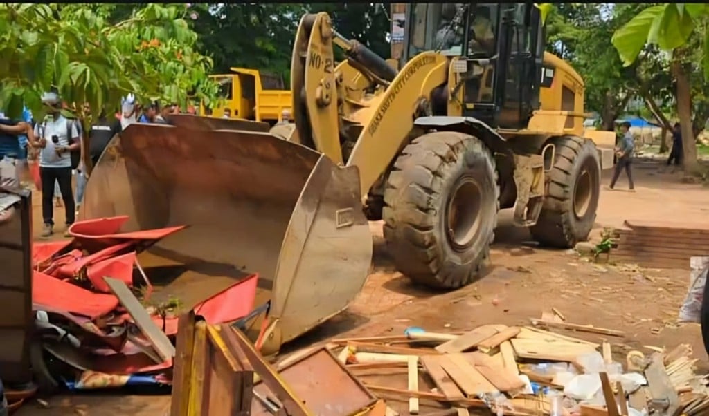 অবৈধ স্থাপনা উচ্ছেদ অভিযান 1747298241 সোহরাওয়ার্দী উদ্যানে চলছে অবৈধ স্থাপনা উচ্ছেদ