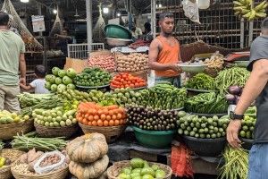 চড়া দামে অস্থির নিত্যপণ্যের বাজার