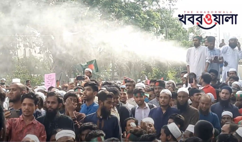 আ. লীগ নিষিদ্ধে আন্দোলনে খাবার পানি দিচ্ছে ওয়াসা শীতল পানি ছিটাচ্ছে ডিএনসিসি 1746799757 আ. লীগ নিষিদ্ধের আন্দোলনে খাবার পানি দিচ্ছে ওয়াসা, শীতল পানি ছিটাচ্ছে ডিএনসিসি