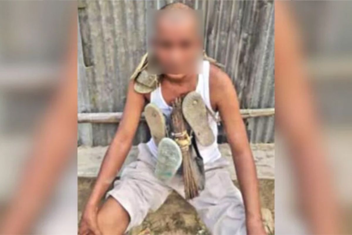 আ. লীগ নেতাকে মাথা ন্যাড়া করে জুতার মালা পরিয়ে পুলিশে সোপর্দ