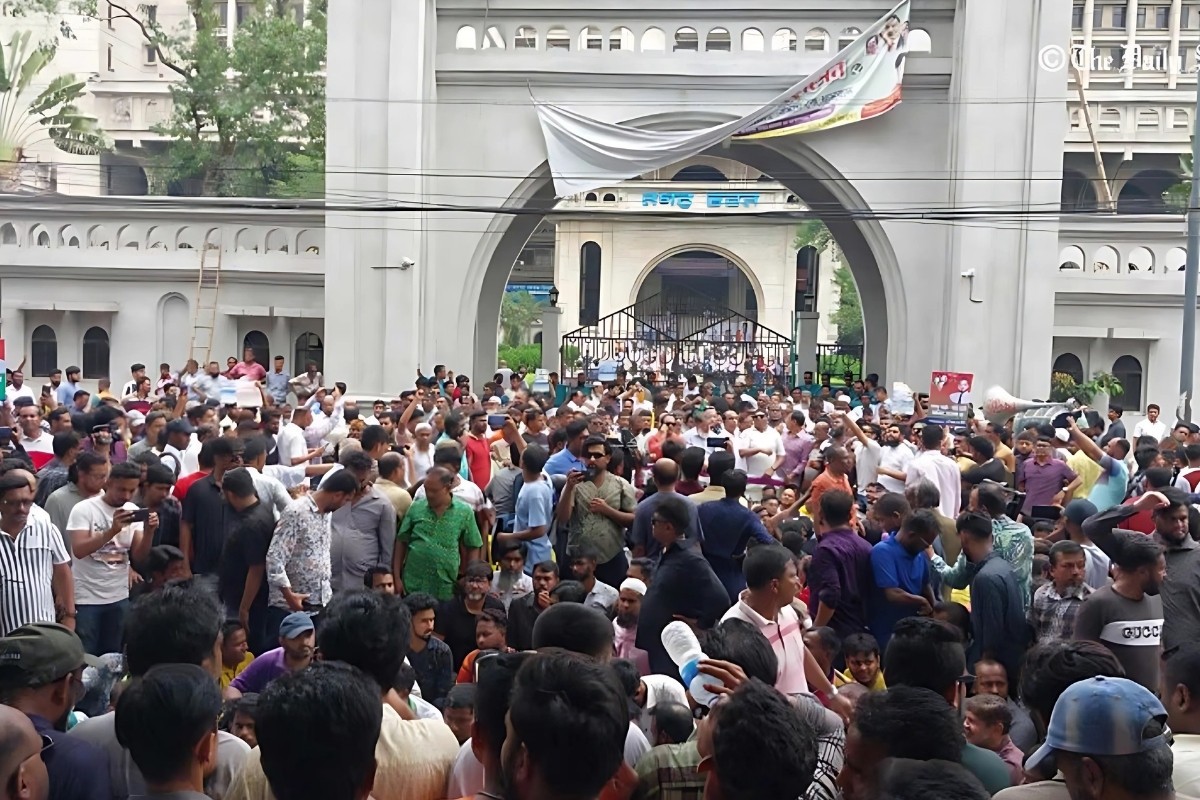 আজও নগর ভবনের সামনে ইশরাক সমর্থকদের বিক্ষোভ