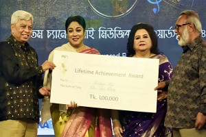 আজীবন সম্মাননা পেলেন ফেরদৌস আরা