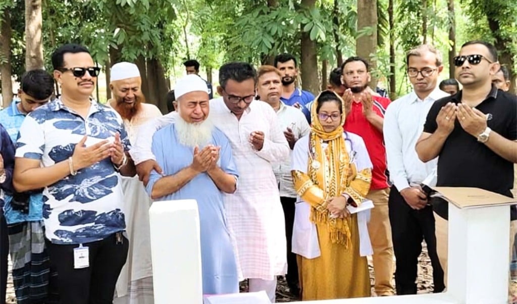 আন্দোলনে নিহত জুবায়েরের লাশ না তুলেই ফিরে গেলেন ম্যাজিস্ট্রেট 1747926678 আন্দোলনে নিহত জুবায়েরের লাশ না তুলেই ফিরে গেলেন ম্যাজিস্ট্রেট