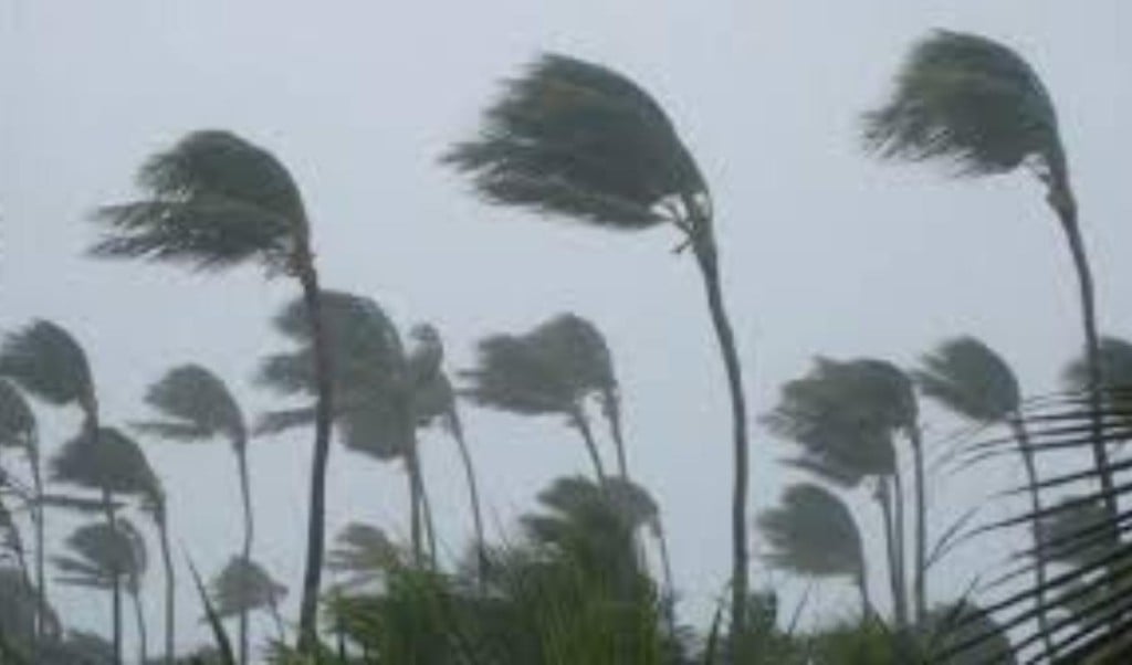 আবহাওয়া 1748002093 রাতে ১৮ জেলায় ৬০ কিমি বেগে ঝড়ের আশঙ্কা