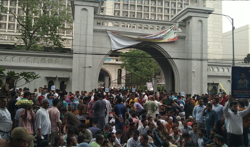 ইশরাককে মেয়রের দায়িত্ব বুঝিয়ে দেওয়ার দাবিতে নগর ভবনে তালা 4 ইশরাককে মেয়রের দায়িত্ব বুঝিয়ে দেওয়ার দাবিতে নগর ভবনে তালা 1747305051 ইশরাককে মেয়রের দায়িত্ব বুঝিয়ে দেওয়ার দাবিতে নগর ভবনে তালা
