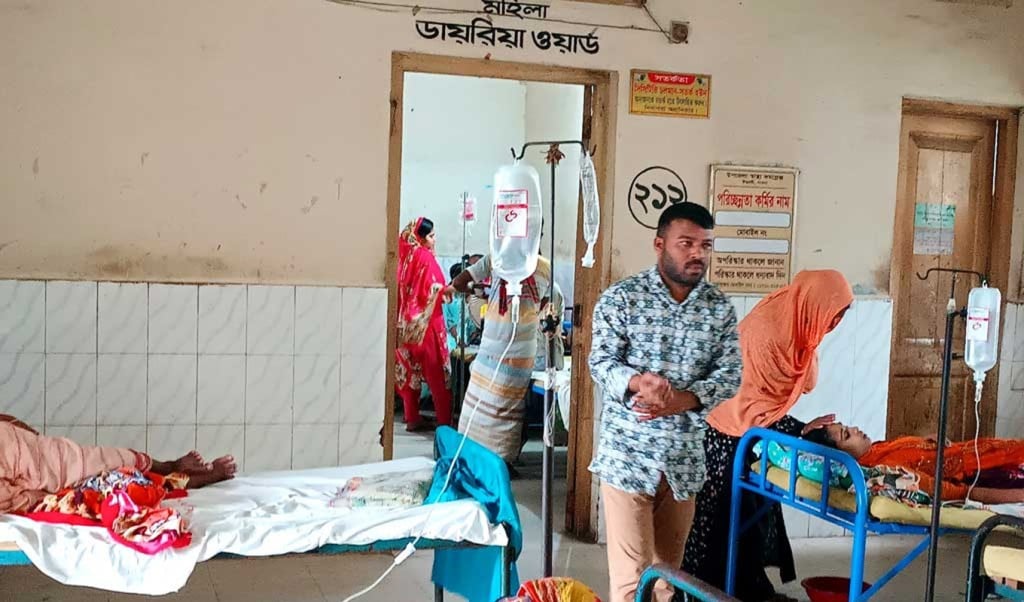 ঈশ্বরদীতে হঠাৎ বেড়েছে ডায়রিয়া 1748675627 ঈশ্বরদীতে হঠাৎ বেড়েছে ডায়রিয়া,হাসপাতালে ভর্তি ৮২ জন