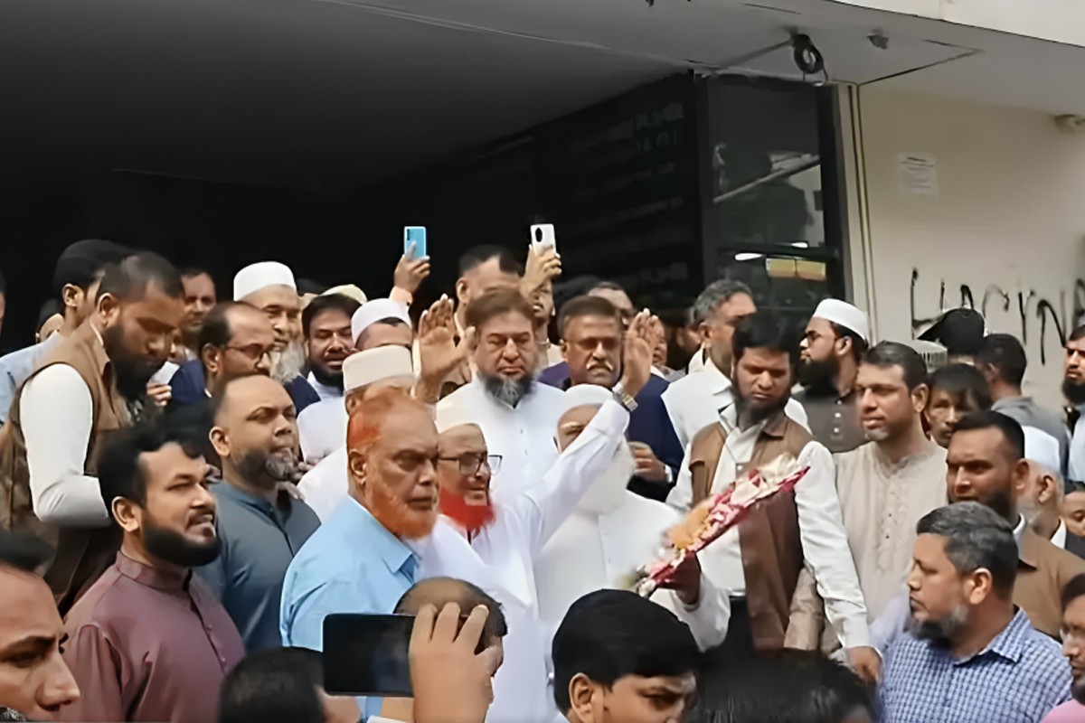 মানবতাবিরোধী অপরাধের দায়ে মৃত্যুদণ্ডপ্রাপ্ত আজহার এখন মুক্ত