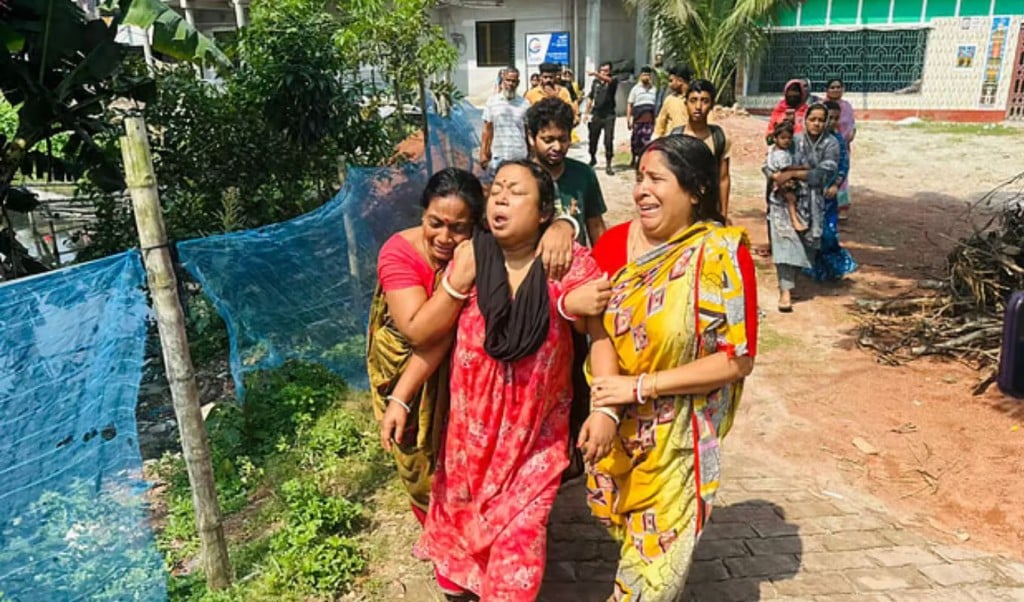 এএসপি পলাশের মায়ের আহাজারি 1746715507 কী অভিমানে বাবা আমাকে ছেড়ে চলে গেল: এএসপি পলাশের মায়ের আহাজারি