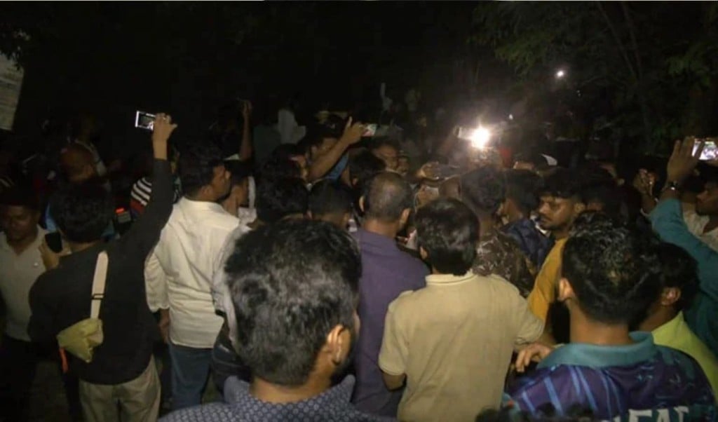 এনসিপি নেতাকে পেটালো ‘উত্তেজিত জনতা হাসপাতালে পাঠাল পুলিশ 1746460374 এনসিপি নেতাকে পেটালো ‘উত্তেজিত জনতা’, হাসপাতালে পাঠাল পুলিশ