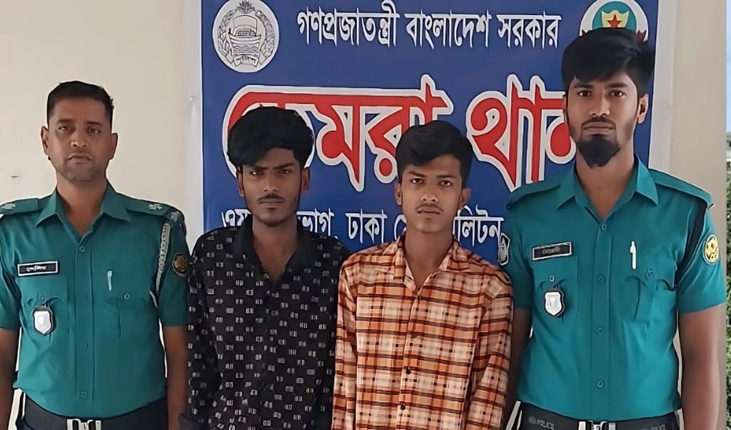 কলেজছাত্রীকে ইভটিজিং করে ভিডিও ফেসবুকে ছড়িয়ে দেয়ার অভিযোগে গ্রেপ্তার ২ 1746328165 কলেজছাত্রীকে ইভটিজিং করে ফেসবুকে ভিডিও ছড়িয়ে দেয়ার অভিযোগে গ্রেপ্তার ২