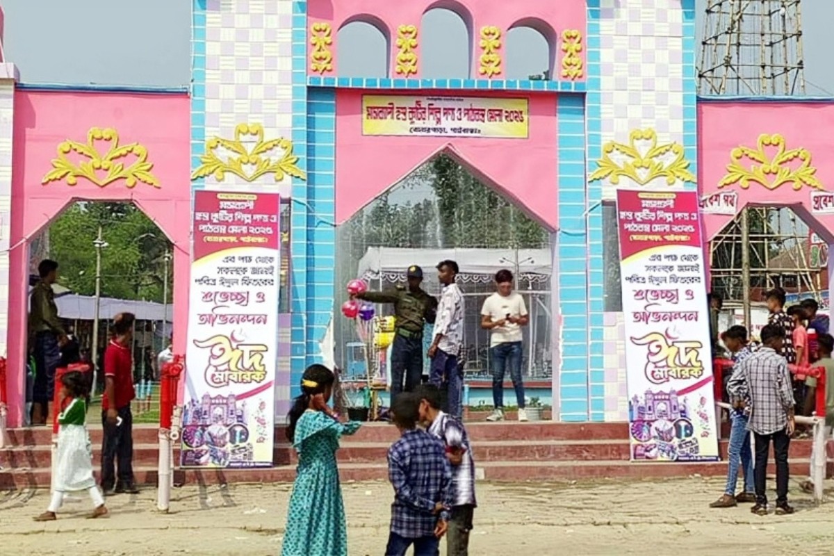 কুটির শিল্পের আড়ালে ‘অনৈতিকতার’ উৎসব! জুয়া, অশ্লীলতা ও মাদকের আসর!