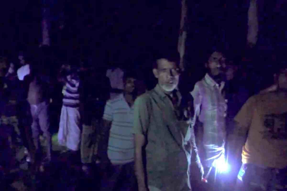 কুড়িগ্রামে সীমান্তে সব লাইট বন্ধ করে বিএসএফের পুশইন, রুখে দিল বিজিবি-জনতা