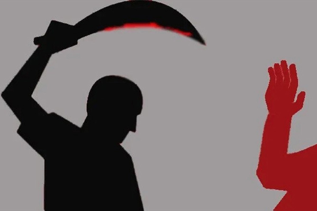 স্ত্রীকে কুপিয়ে হত্যা করে পালালো স্বামী