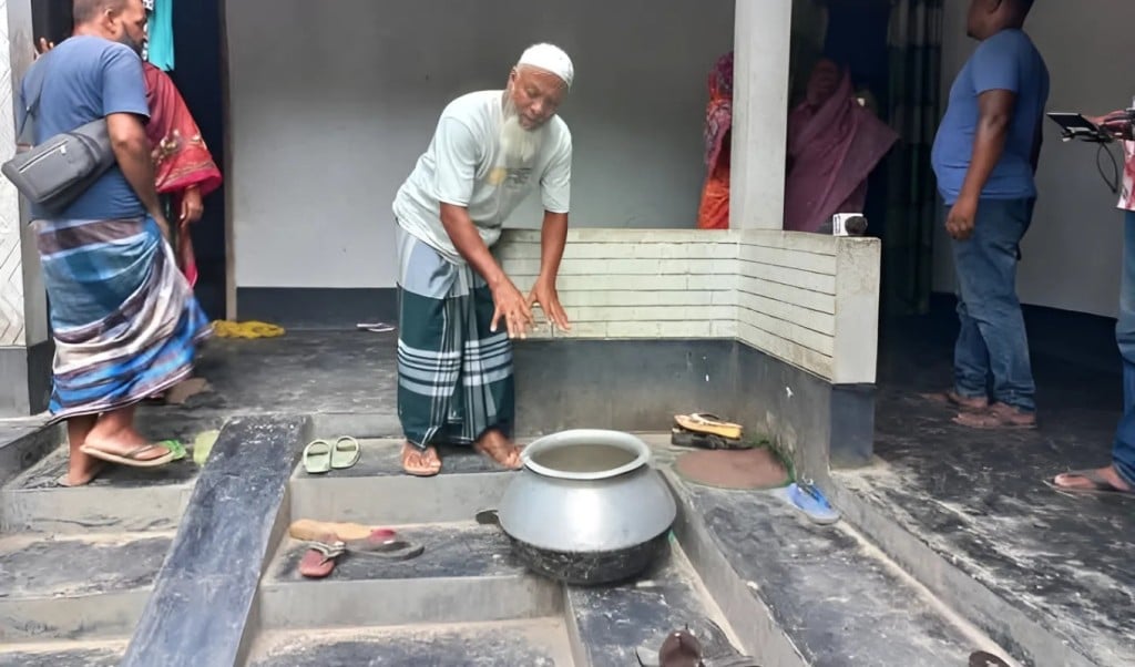 কুষ্টিয়ায় পানিভর্তি পাতিলে পড়ে শিশুর মৃত্যু 1748513825 কুষ্টিয়ায় পানিভর্তি পাতিলে পড়ে শিশুর মৃত্যু