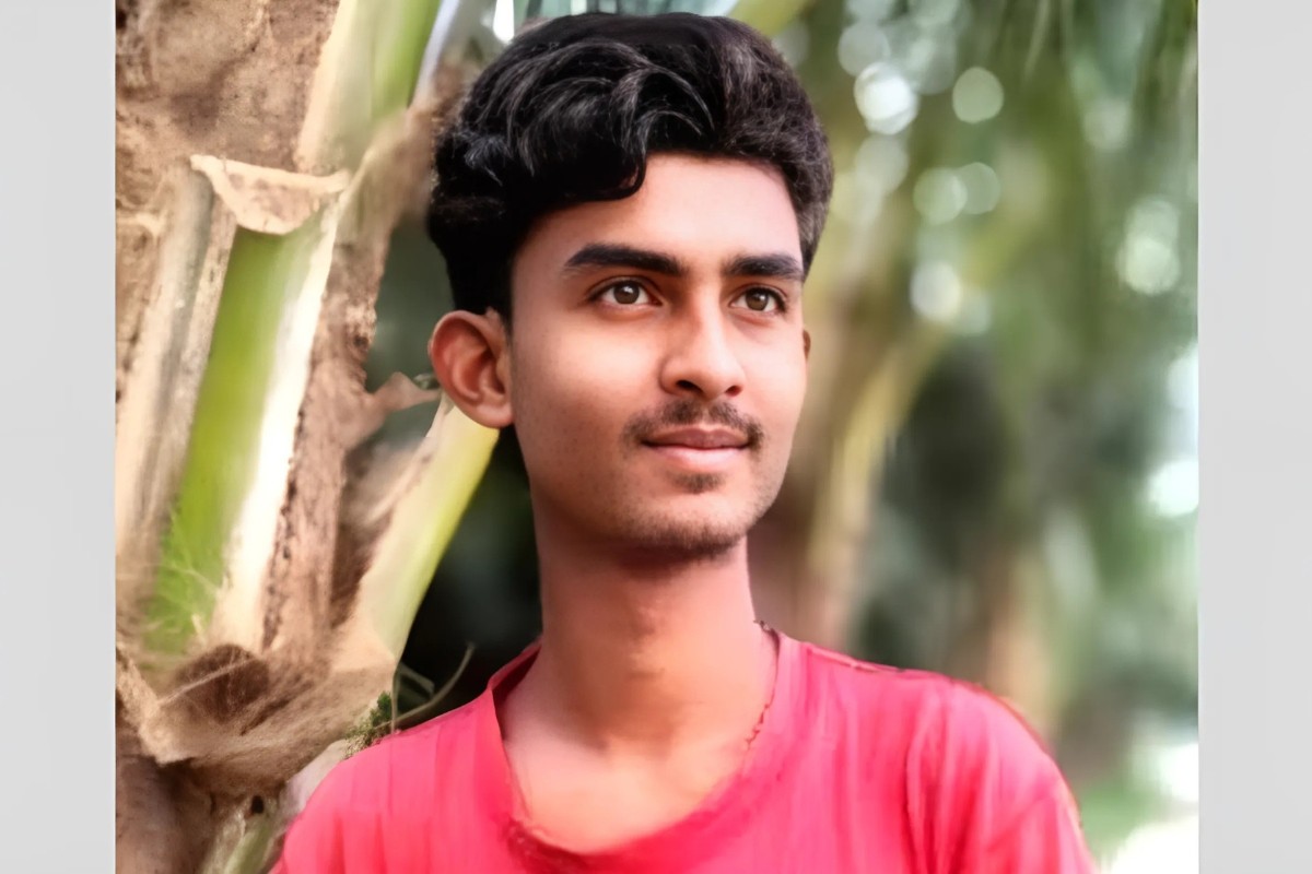 ক্লাসে মোবাইল ব্যবহার নিষেধ করায় প্রধান শিক্ষককে পিটিয়ে আহত করলো ছাত্র