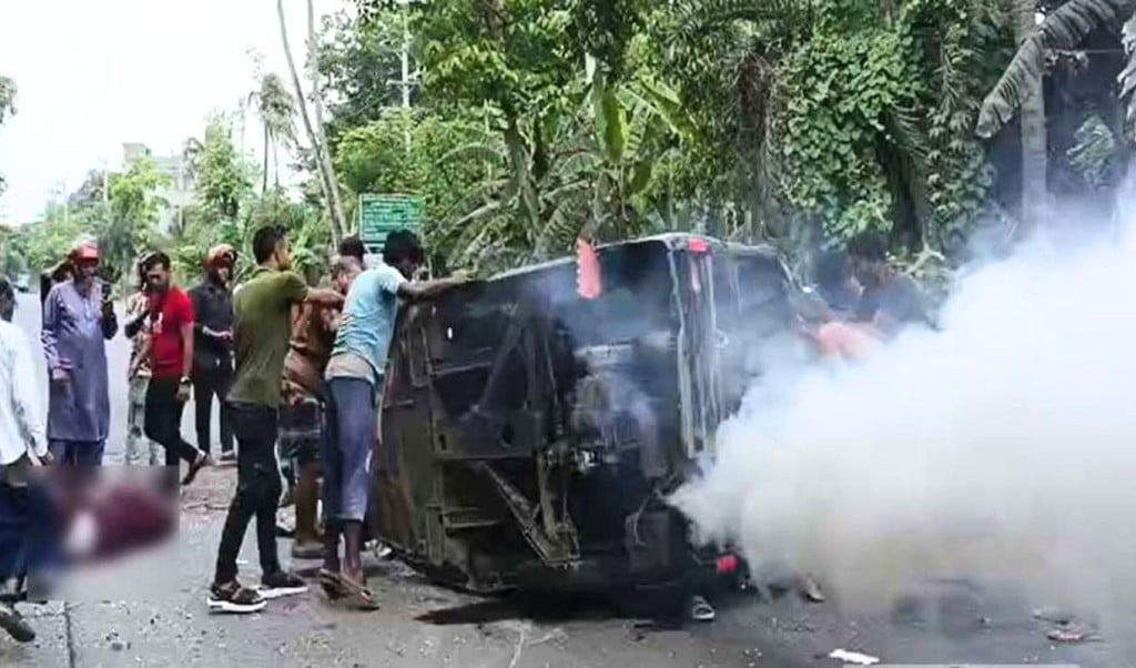 খুলনায় মাহেন্দ্রা লরির মুখোমুখি সংঘর্ষে নিহত ৩ আহত ৪ 1747476807 খুলনায় মাহেন্দ্রা-লরির মুখোমুখি সংঘর্ষে নিহত ৩, আহত ৪