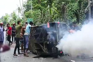 খুলনায় মাহেন্দ্রা-লরির মুখোমুখি সংঘর্ষে নিহত ৩, আহত ৪