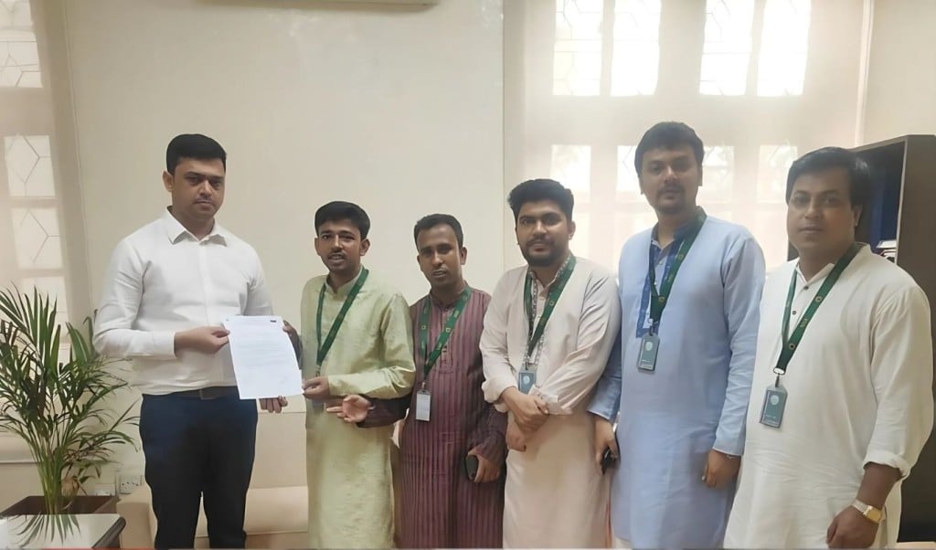 গণঅধিকার পরিষদের পক্ষ থেকে প্রধান উপদেষ্টাকে স্মারকলিপি প্রদান 1746879598 গণঅধিকার পরিষদের পক্ষ থেকে প্রধান উপদেষ্টাকে স্মারকলিপি প্রদান