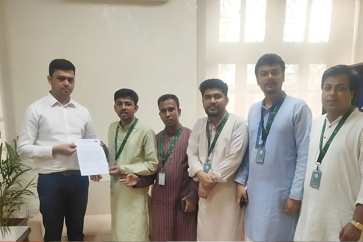 গণঅধিকার পরিষদের পক্ষ থেকে প্রধান উপদেষ্টাকে স্মারকলিপি প্রদান
