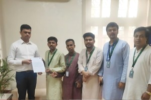 গণঅধিকার পরিষদের পক্ষ থেকে প্রধান উপদেষ্টাকে স্মারকলিপি প্রদান