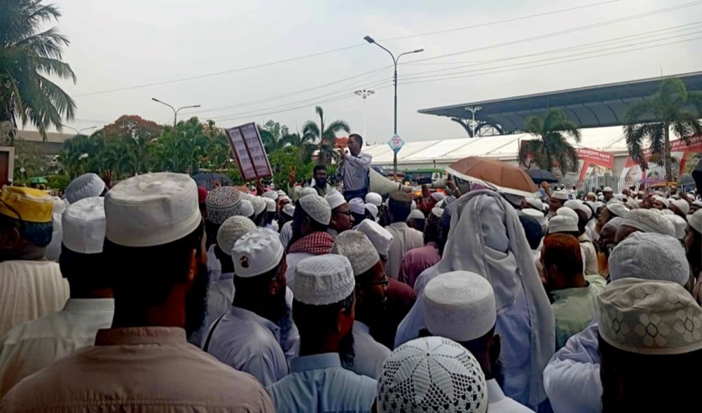 গণশিক্ষা কর্মী শিক্ষকদের বিক্ষোভ 1747468406 কর্মকর্তাদের অবরুদ্ধ করে মসজিদভিত্তিক শিশু ও গণশিক্ষা কর্মী-শিক্ষকদের বিক্ষোভ