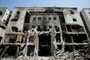 ইসরায়েলি হামলার পর গাজার শেষ হাসপাতালটিও বন্ধ হয়ে গেলো