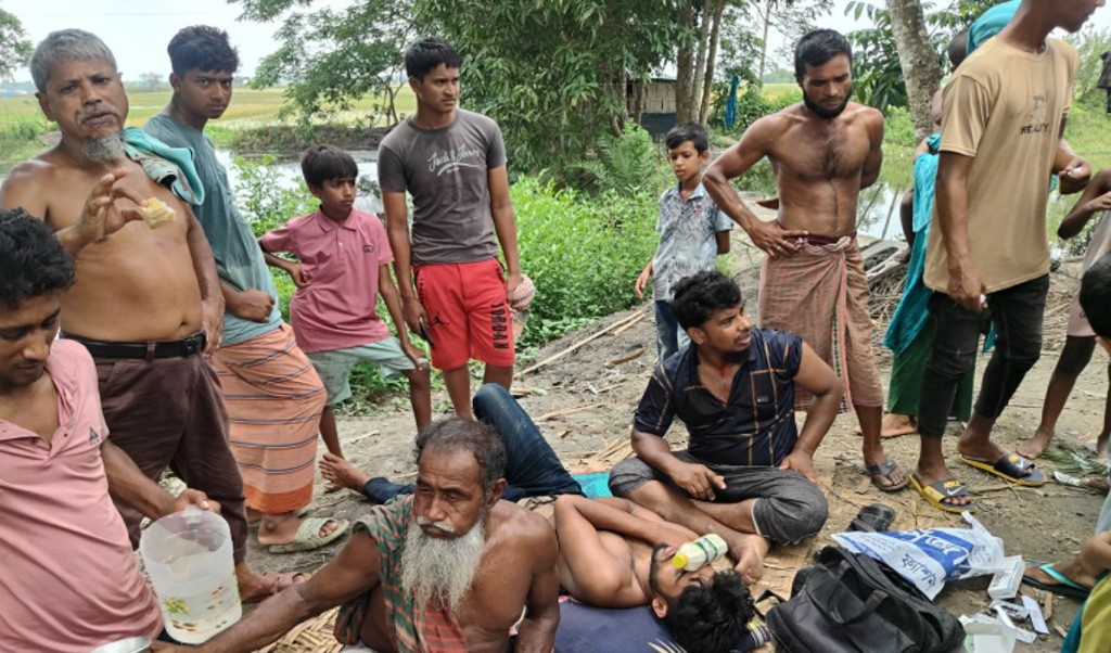 গোপালগঞ্জে দু’গ্রুপের সংঘর্ষে শিশুসহ আহত ৩০ 3 গোপালগঞ্জে দুগ্রুপের সংঘর্ষে শিশুসহ আহত ৩০ 1747399765 গোপালগঞ্জে দু’গ্রুপের সংঘর্ষে শিশুসহ আহত ৩০