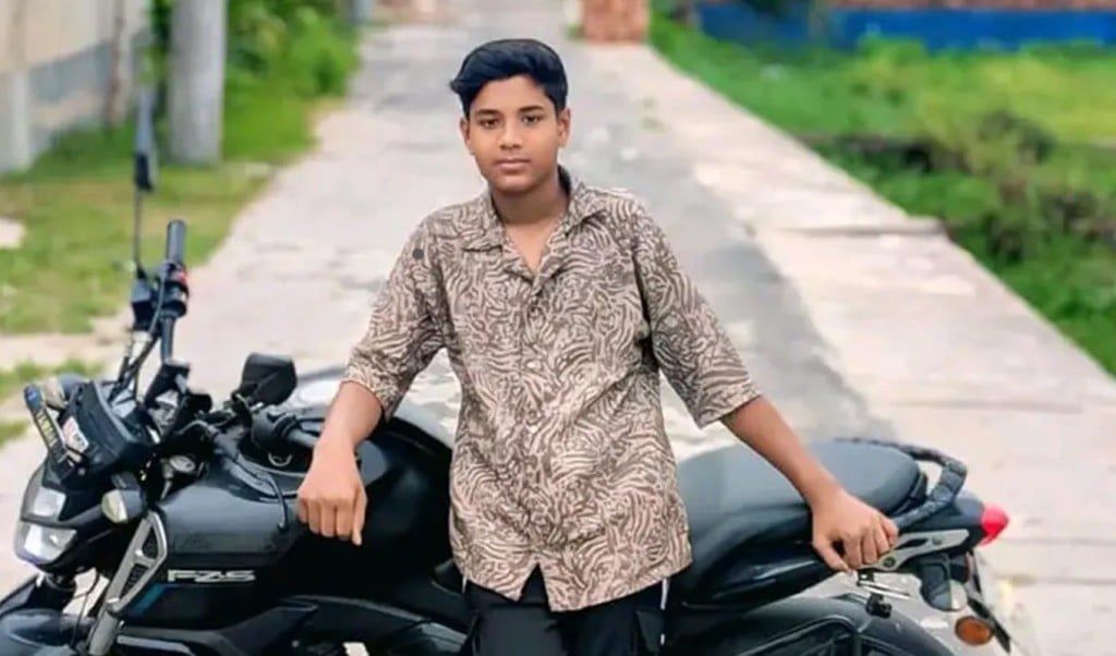ঘুরতে গিয়ে ছুরিকাঘাতে কিশোরের প্রাণহানী 1748068139 ঘুরতে গিয়ে ছুরিকাঘাতে কিশোরের প্রাণহানি