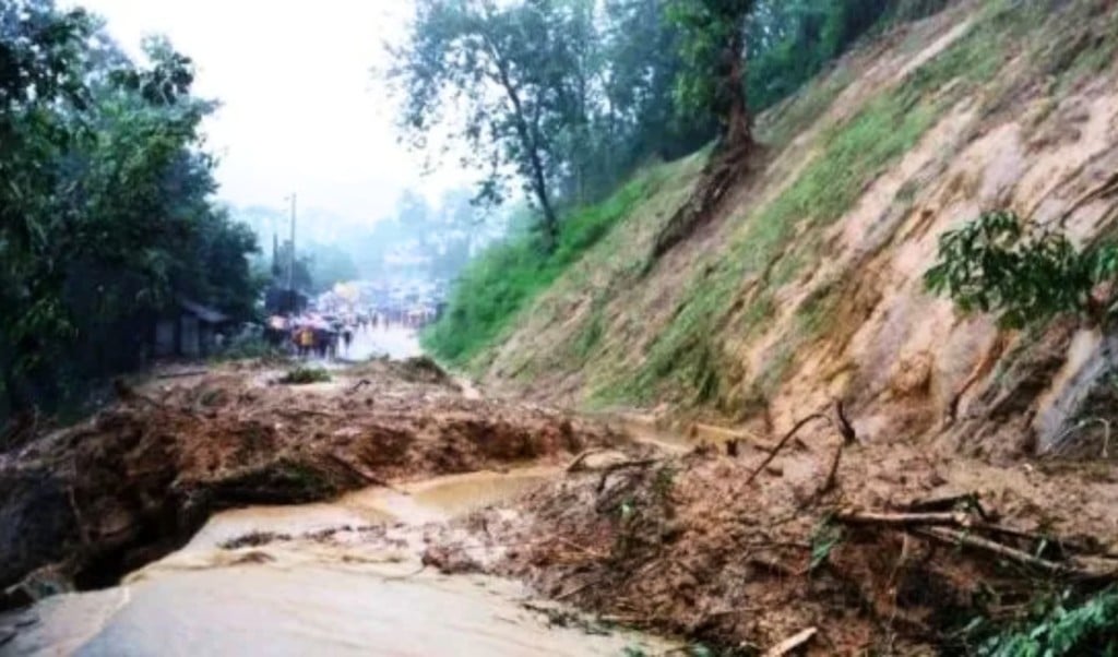 চট্টগ্রামসহ ৫ পাহাড়ি জেলায় ভূমিধসের আশঙ্কা সতর্কবার্তা আবহাওয়া অফিসের 1748275021 চট্টগ্রামসহ ৫ পাহাড়ি জেলায় ভূমিধসের আশঙ্কা, সতর্কবার্তা আবহাওয়া অফিসের