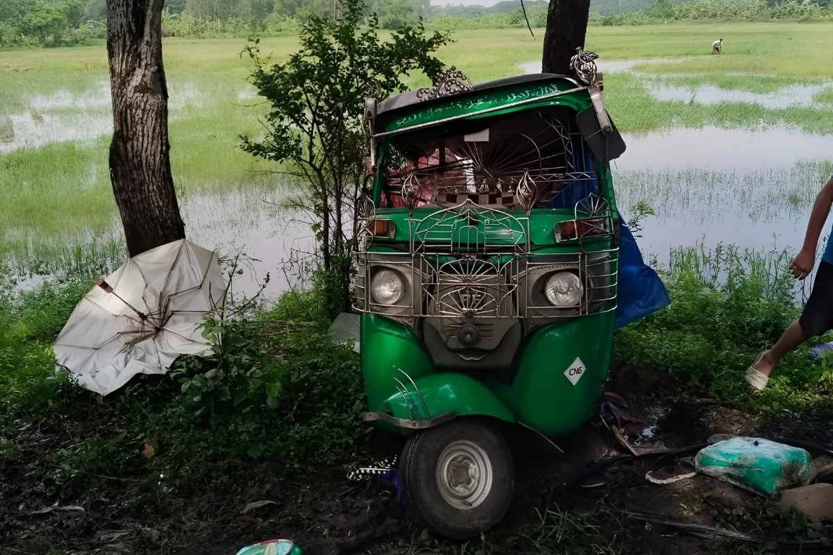 চট্টগ্রামে অটোরিকশা-মাইক্রোবাস মুখোমুখি সংঘর্ষে নিহত ২