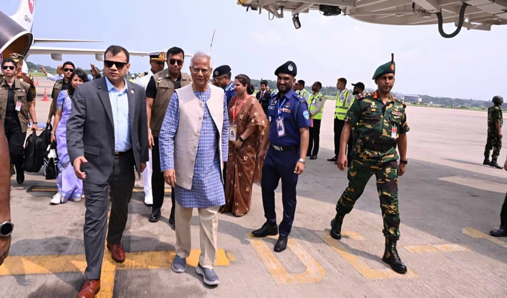 চট্টগ্রামে পৌঁছেছেন প্রধান উপদেষ্টা 1747197286 চবির পঞ্চম সমাবর্তনে যোগ দিতে চট্টগ্রামে পৌঁছেছেন প্রধান উপদেষ্টা