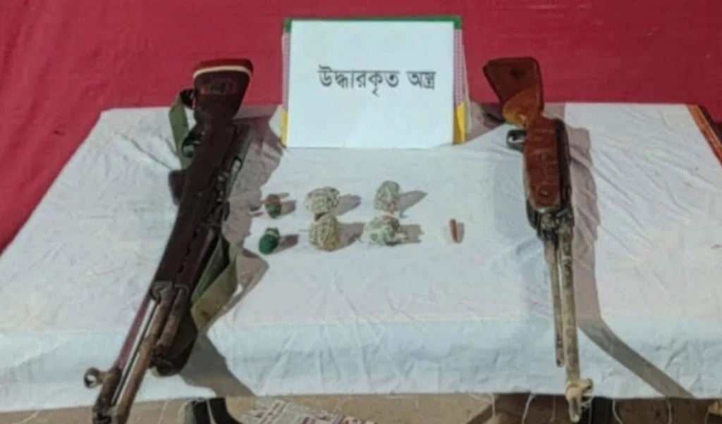 চাঁদপুরে যৌথবাহিনীর অভিযানে অবৈধ অস্ত্রসহ বোমা উদ্ধার 1747191094 চাঁদপুরে যৌথবাহিনীর অভিযানে অবৈধ অস্ত্রসহ বোমা উদ্ধার