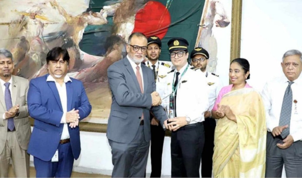 চাকা খুলে পড়ার পরও নিরাপদ অবতরণ ক্যাপ্টেনসহ তিনজনকে সম্মাননা 1747666128 উড়োজাহজের চাকা খুলে পড়ার পরও নিরাপদ অবতরণ, ক্যাপ্টেনসহ তিনজনকে সম্মাননা
