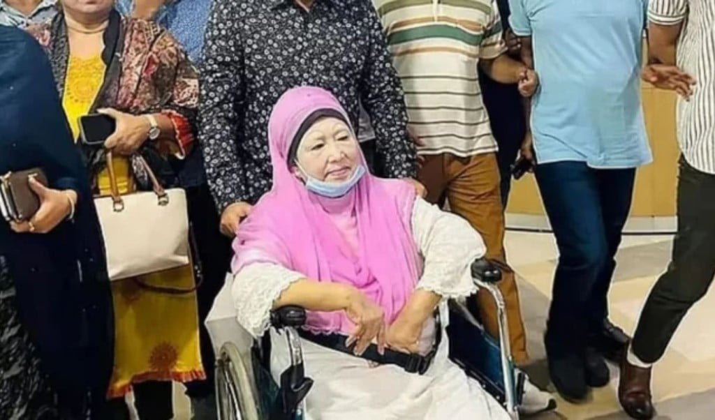 চার মাস পর দেশে ফিরছেন খালেদা জিয়া মঙ্গলবার সকাল সাড়ে ১০টায় অবতরণ 1746362216 চার মাস পর দেশে ফিরছেন খালেদা জিয়া, মঙ্গলবার সকাল সাড়ে ১০টায় অবতরণ