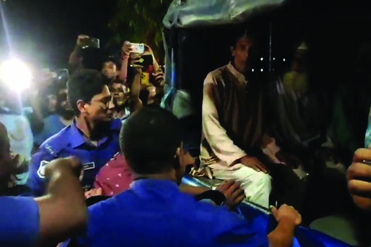 চাল বিতরণে অবৈধভাবে অর্থ আদায়ের অভিযোগে ১১ ইউপি সদস্য আটক