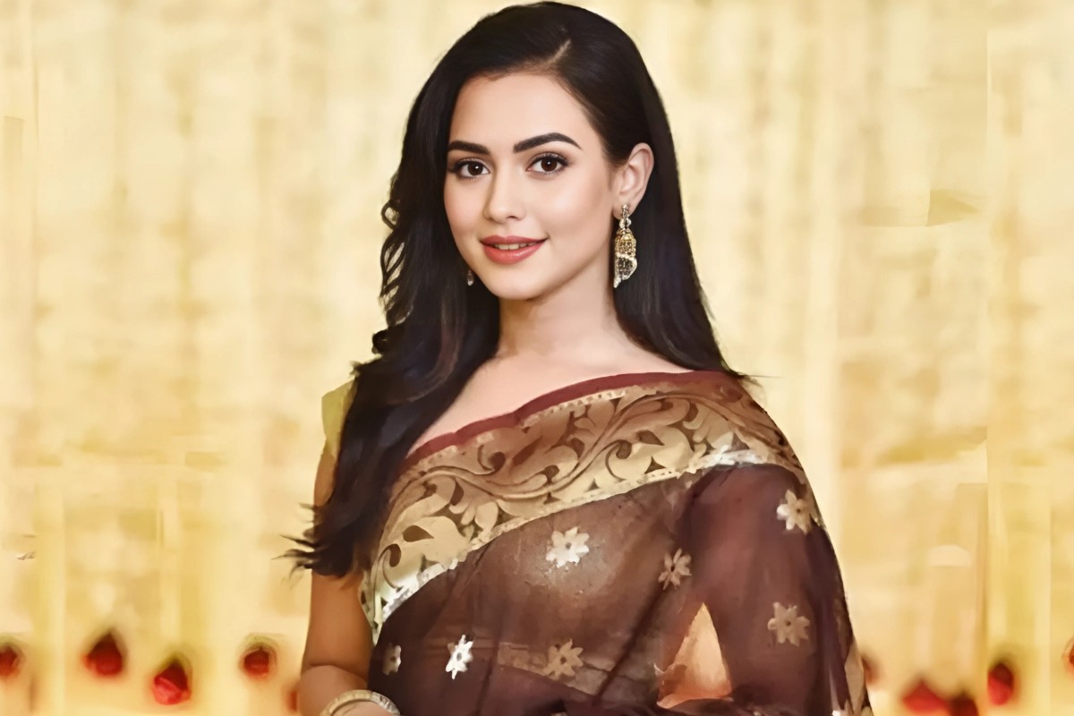 বিমানবন্দর থেকে চিত্রনায়িকা নুসরাত ফারিয়া গ্রেপ্তার