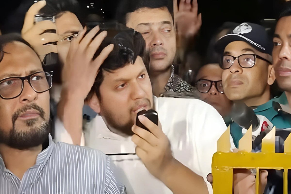 চিহ্নিত হলো উপদেষ্টা মাহফুজের মাথায় বোতল নিক্ষেপকারী