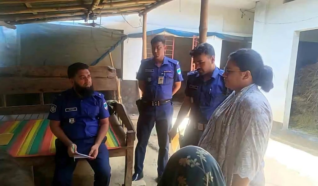 চুয়াডাঙ্গায় দুই বাড়িতে ডাকাতি স্বর্ণসহ লক্ষাধিক টাকার মালামাল লুট 1748334756 চুয়াডাঙ্গায় দুই বাড়িতে ডাকাতি: স্বর্ণালঙ্কারসহ লক্ষাধিক টাকার মালামাল লুট