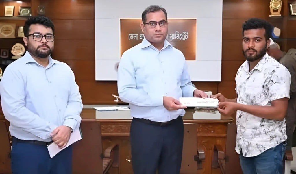 ছাত্রদের ধাওয়া খেয়ে আহত যুবলীগ নেতা এখন ‘জুলাই যোদ্ধা পেলেন অনুদান 1747579021 ছাত্রদের ধাওয়া খেয়ে আহত যুবলীগ নেতা এখন ‘জুলাই যোদ্ধা’, পেলেন অনুদান!