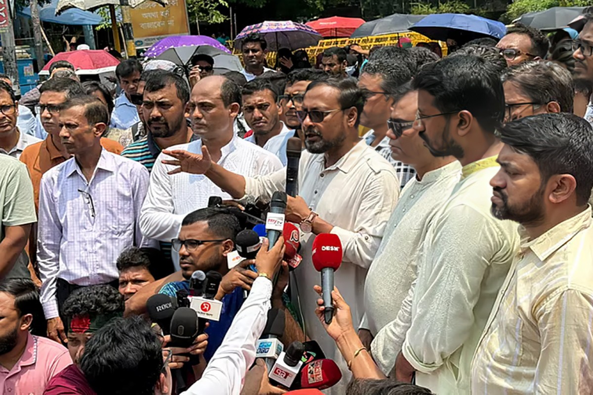 আমরা এখান থেকে একচুল সরব না: অধ্যাপক রইছ উদ্‌দীন