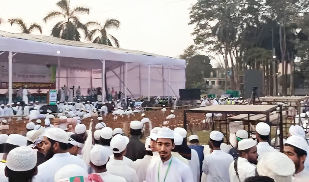 জড়ো হচ্ছেন হেফাজতের নেতাকর্মীরা 1746239067 সকাল থেকেই সোহরাওয়ার্দী উদ্যানে জড়ো হচ্ছেন হেফাজতের নেতাকর্মীরা