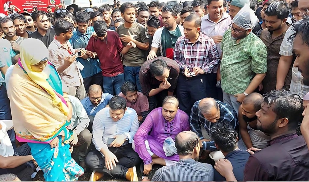 জবি 2 1747224336 কাকরাইল না ছাড়ার ঘোষণা, আহত ৩৮ জন ঢামেকে