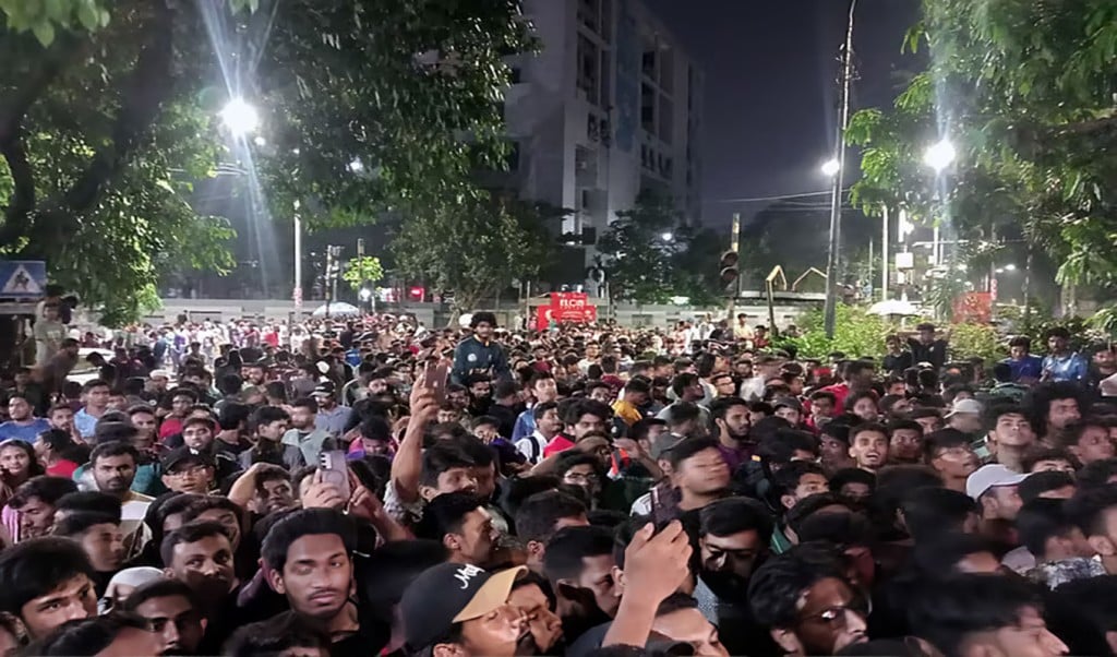 জবির আন্দোলনকারীরা শিক্ষার্থীরা 1747284009 দাবি না আদায় পর্যন্ত কাকরাইল থেকে সরবেন না জবির শিক্ষার্থীরা