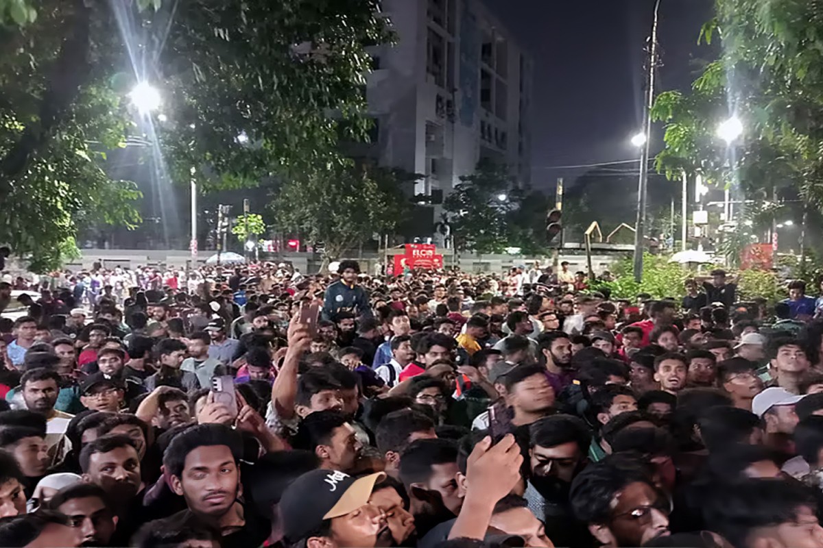 দাবি না আদায় পর্যন্ত কাকরাইল থেকে সরবেন না জবির শিক্ষার্থীরা